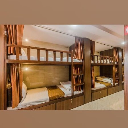 Awesome Dormitory Male Only Мумбаи Экстерьер фото