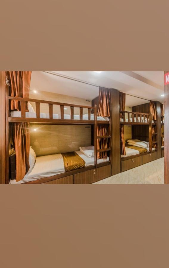 Awesome Dormitory Male Only Мумбаи Экстерьер фото
