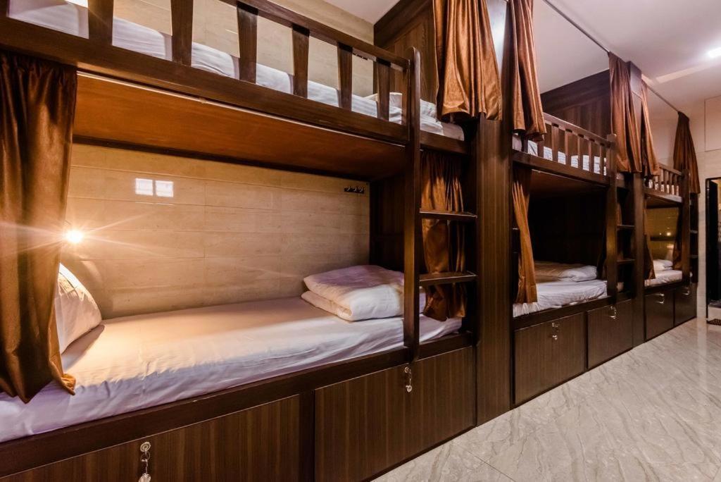 Awesome Dormitory Male Only Мумбаи Экстерьер фото