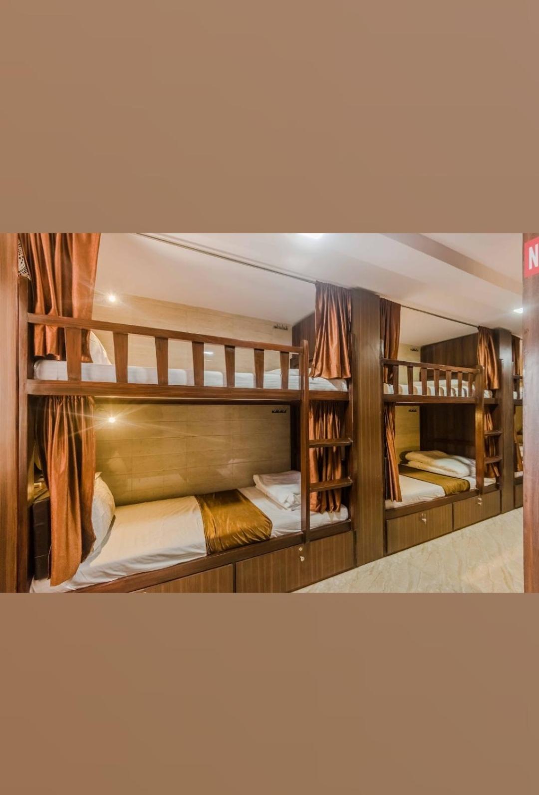 Awesome Dormitory Male Only Мумбаи Экстерьер фото