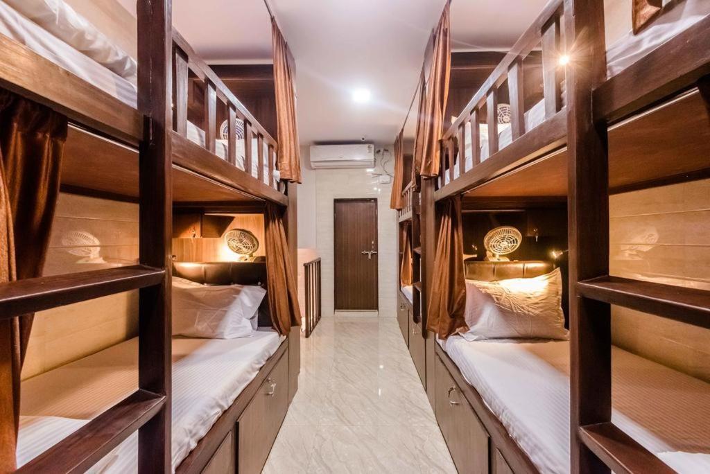 Awesome Dormitory Male Only Мумбаи Экстерьер фото
